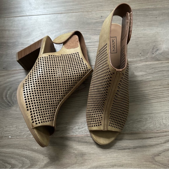 NWOT Peep Toe Heels - Picture 3 of 7